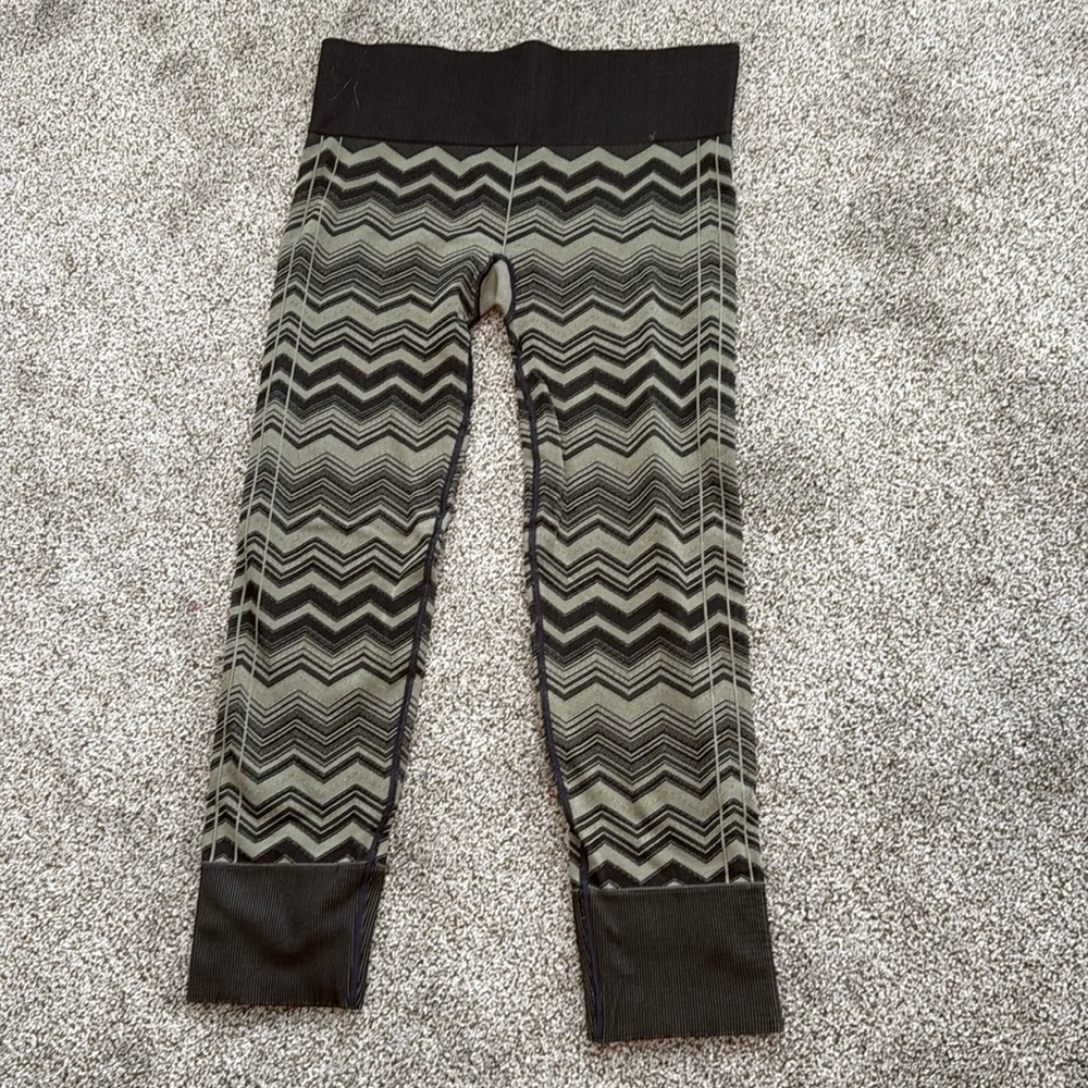 Lululemon leggings green and black Chevron size 12